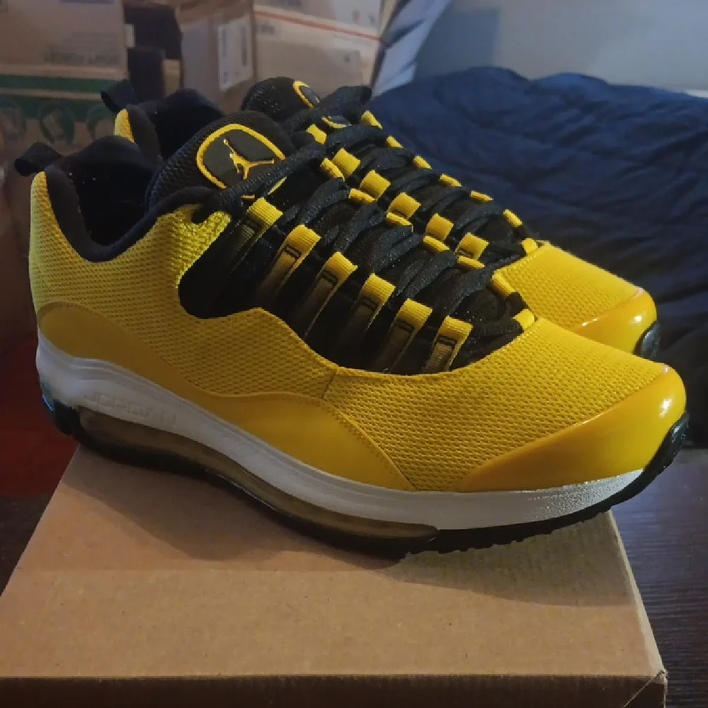 Air Jordan Comfort (CMFT) Rare Air Max 10 (2011) 'Yellow' Men 9.5 W 11 EUC W/BOX